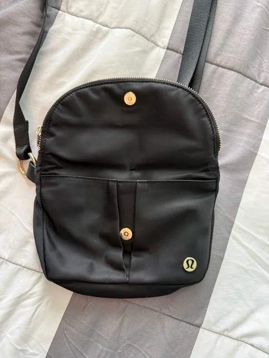 lululemon athletica Black Nylon Crossbody with Gold Hardware - Picture 2 of 4